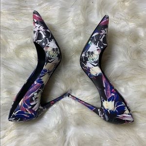 Multicolored pumps